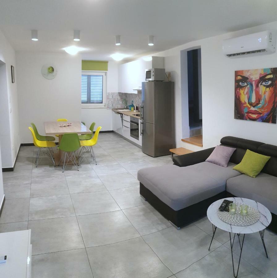 Villa Freya - Vacation House Slatine Exterior foto